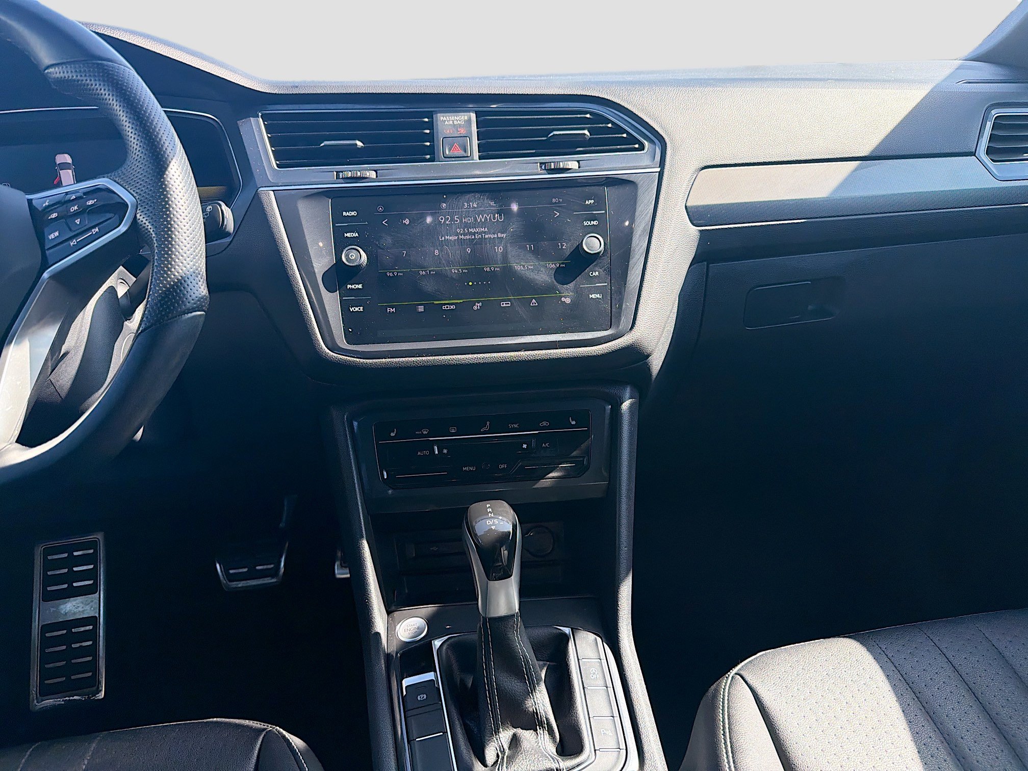 Used 2023 Volkswagen Tiguan SE R-Line image 19