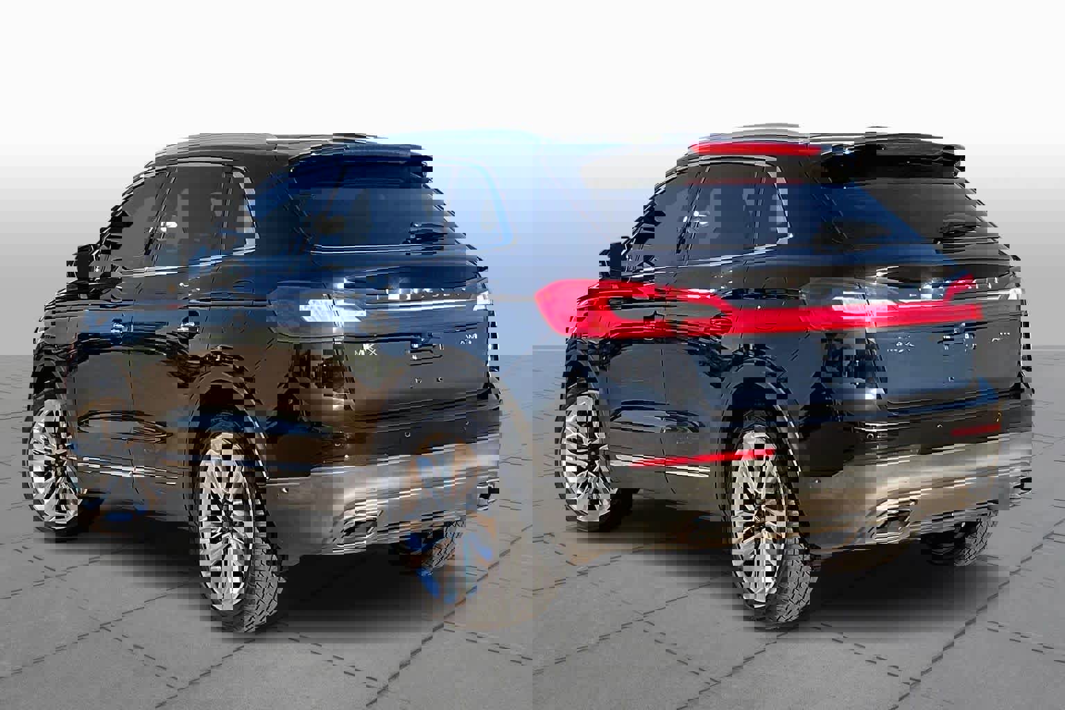 Used 2017 Lincoln MKX Reserve w/ Driver Assistance Package image 13