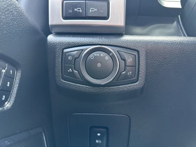 Used 2015 Ford F150 Platinum w/ Equipment Group 701A Luxury AWD/4WD image 31