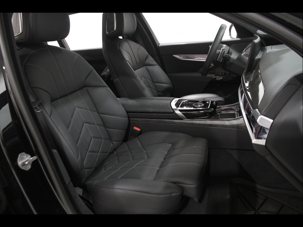 Certified 2024 BMW 760i xDrive AWD/4WD image 17