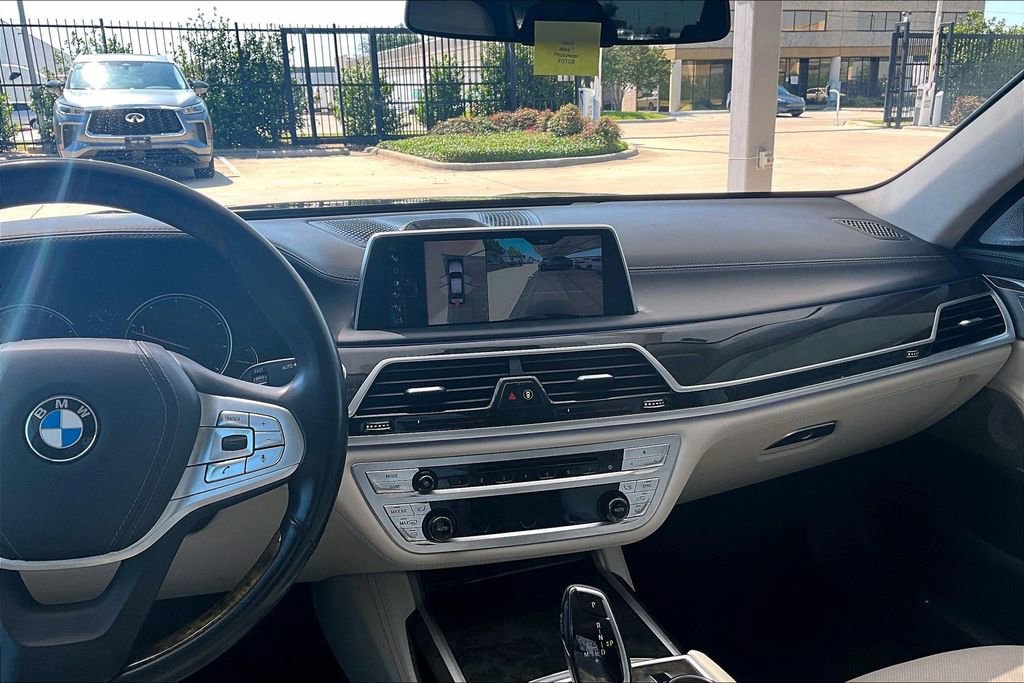 Used 2017 BMW 750i RWD image 8