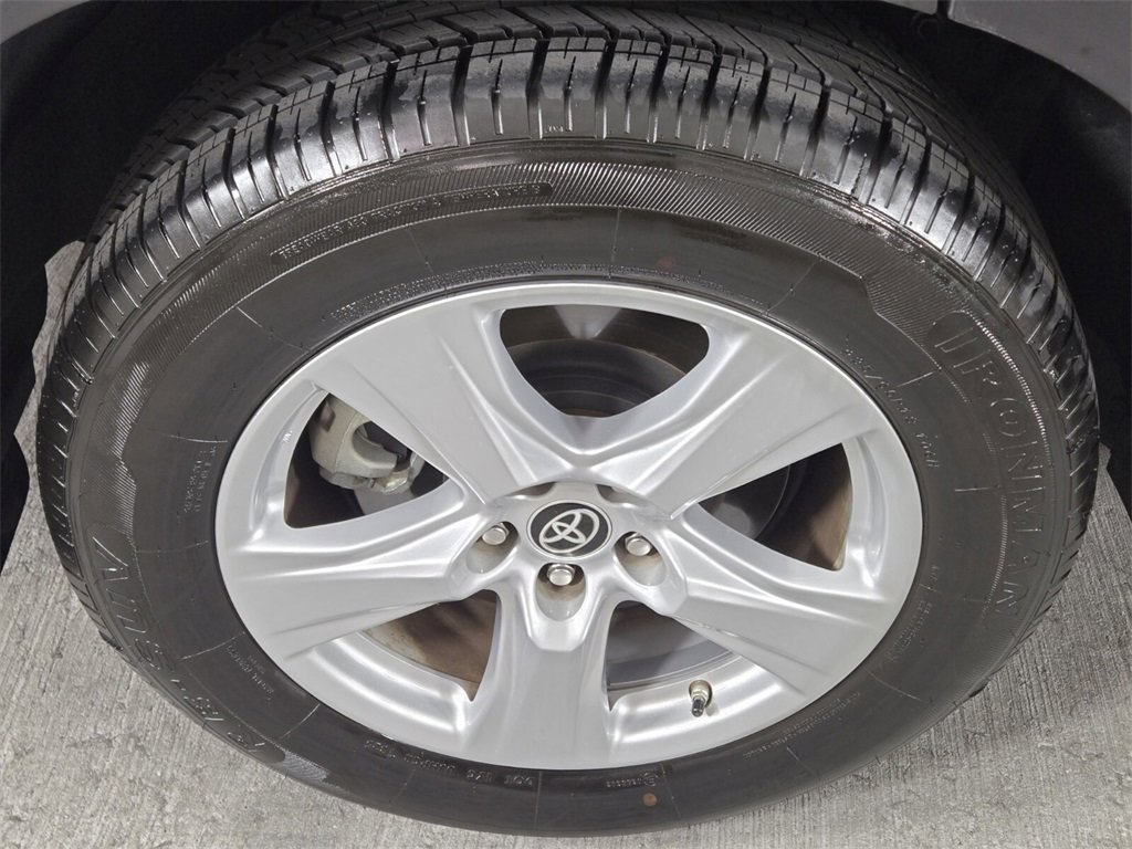 Used 2022 Toyota Highlander LE image 9