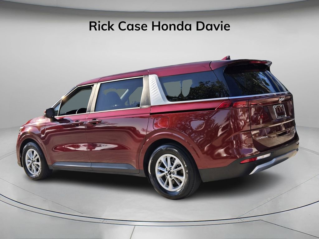 Used 2024 Kia Carnival LX image 7