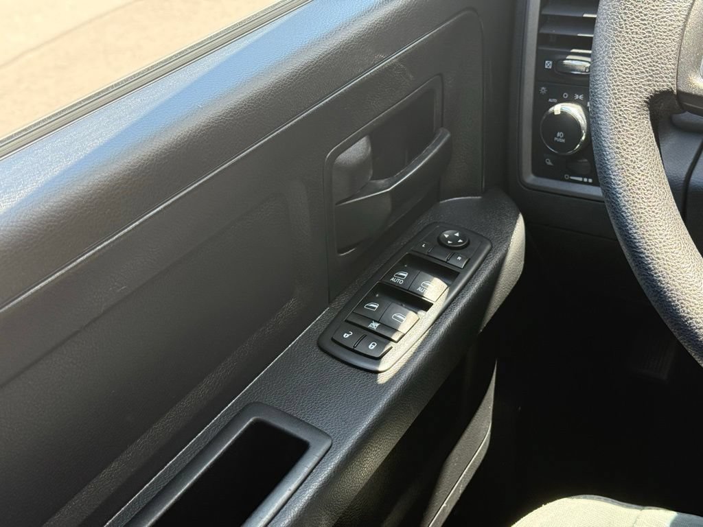 Used 2016 RAM 1500 Express AWD/4WD image 9