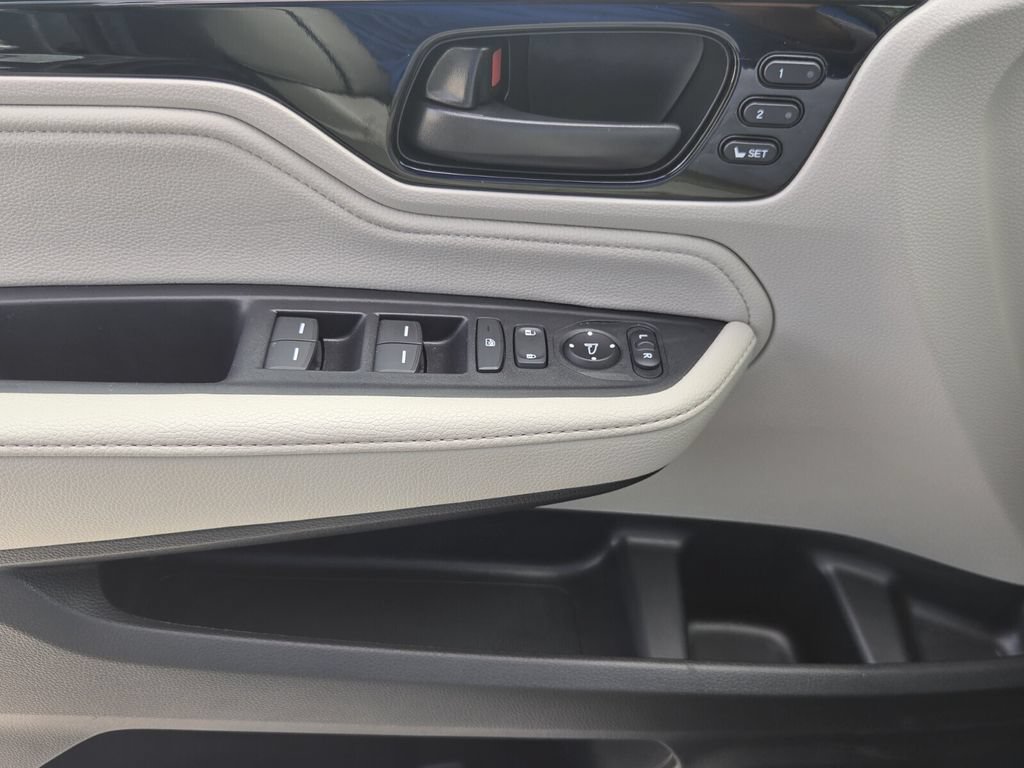 Certified 2025 Honda Odyssey Touring image 31
