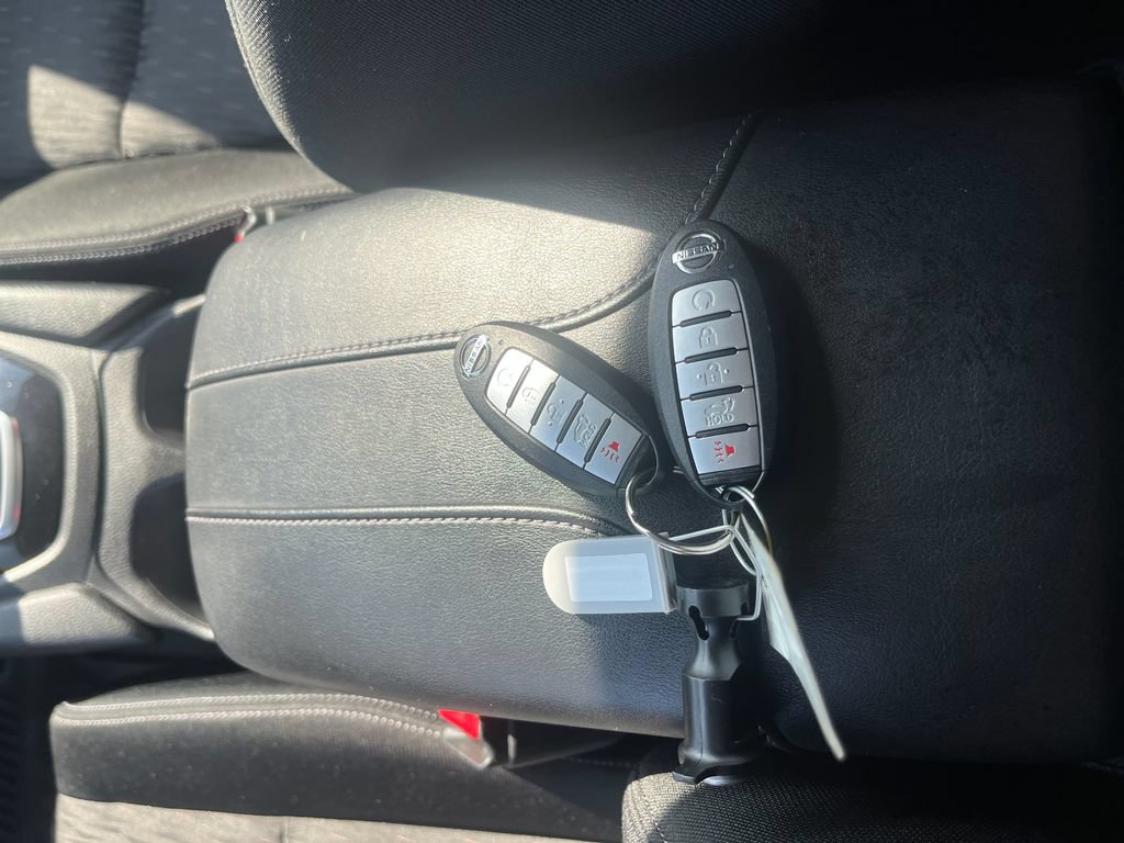 Used 2019 Nissan Rogue SV w/ Premium Package FWD image 27