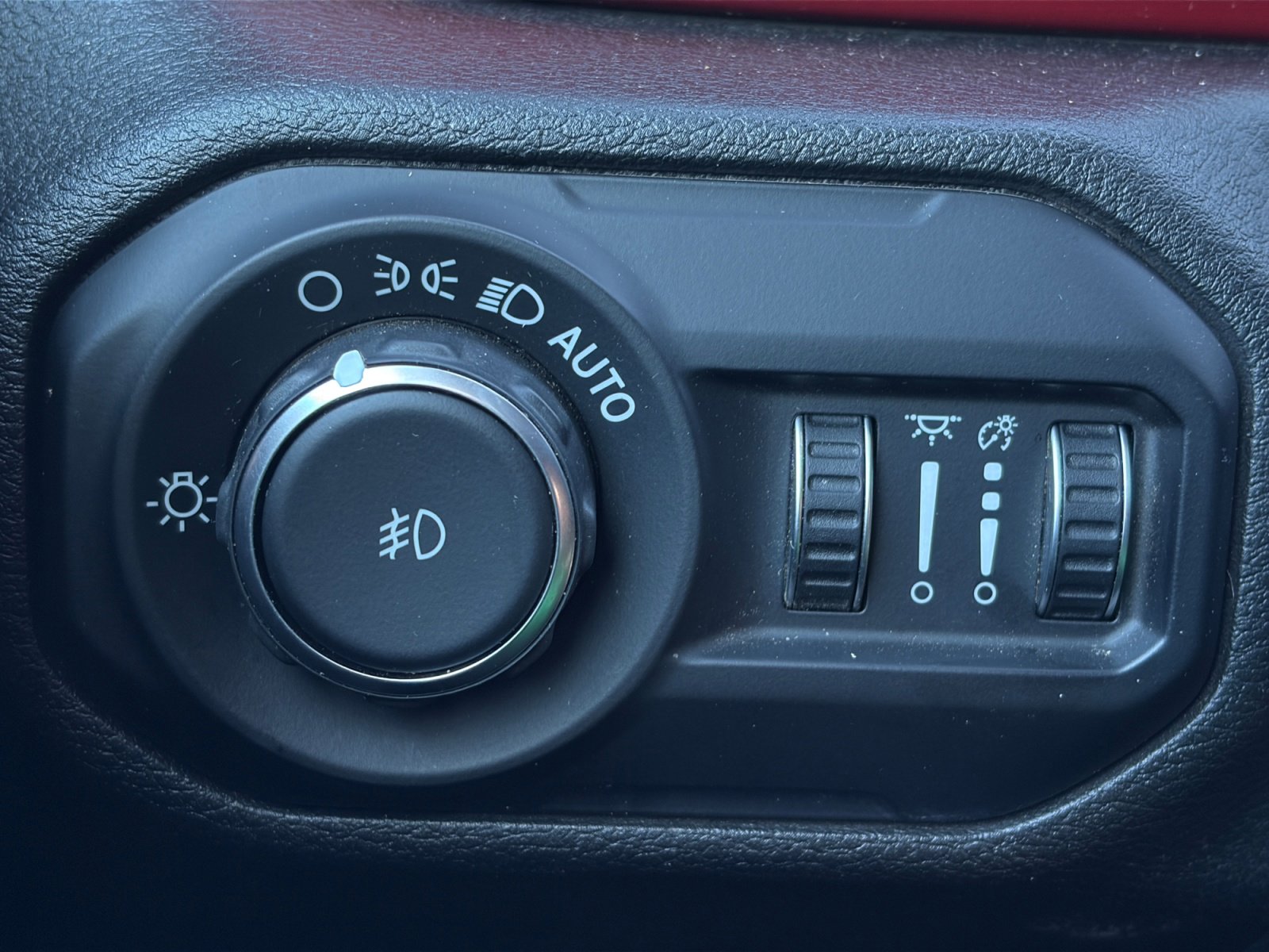 Used 2021 Jeep Wrangler Unlimited Rubicon w/ Cold Weather Group AWD/4WD image 18