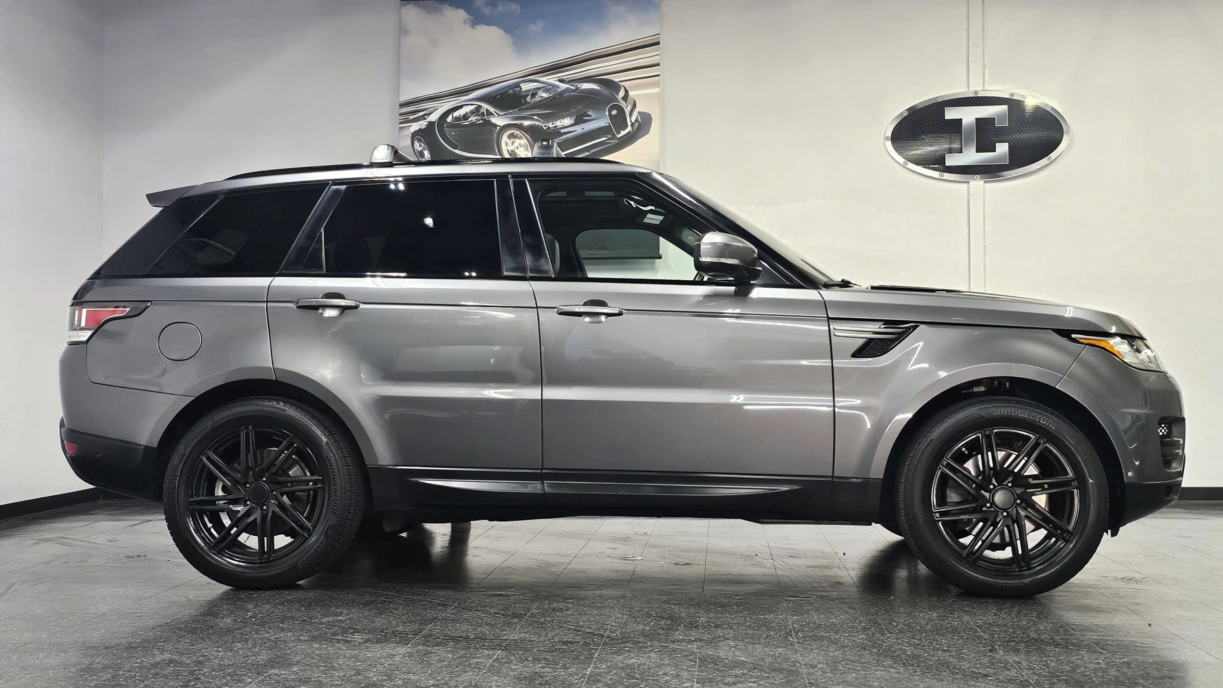 Used 2017 Land Rover Range Rover Sport SE AWD/4WD image 9