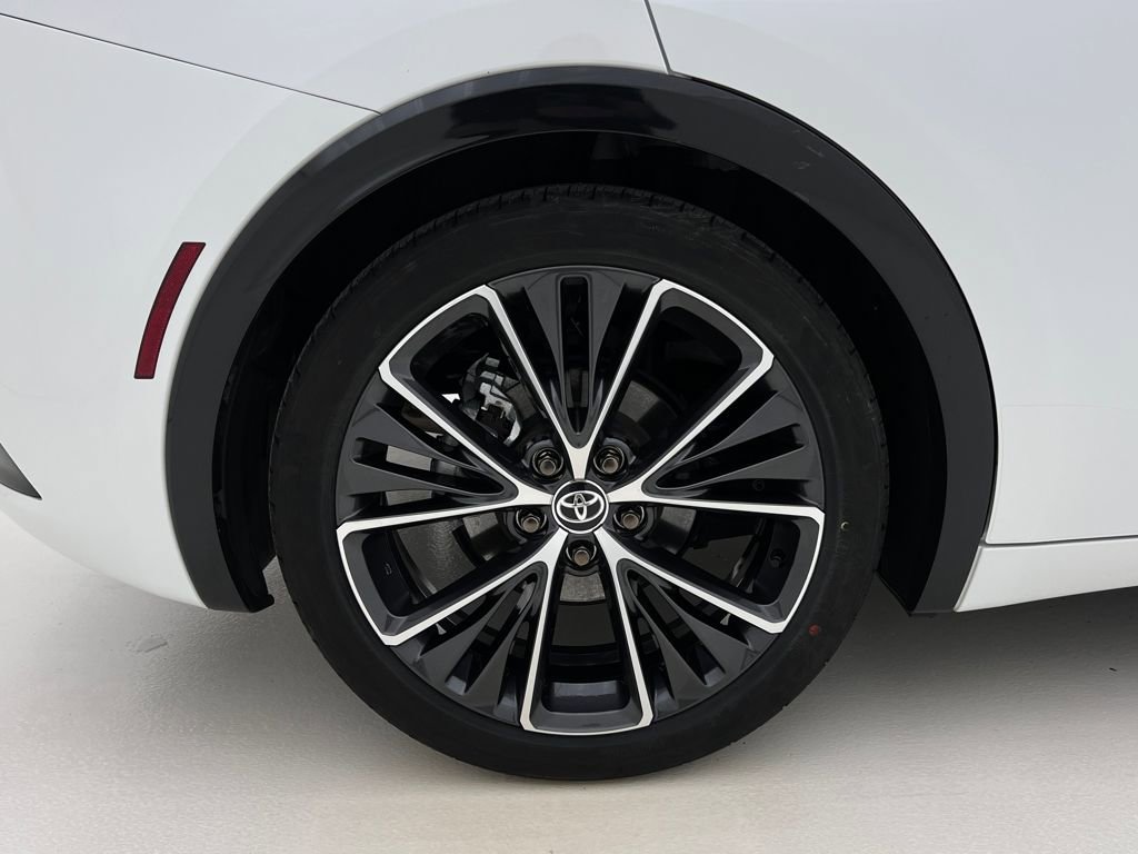 Used 2025 Toyota Prius XLE image 24