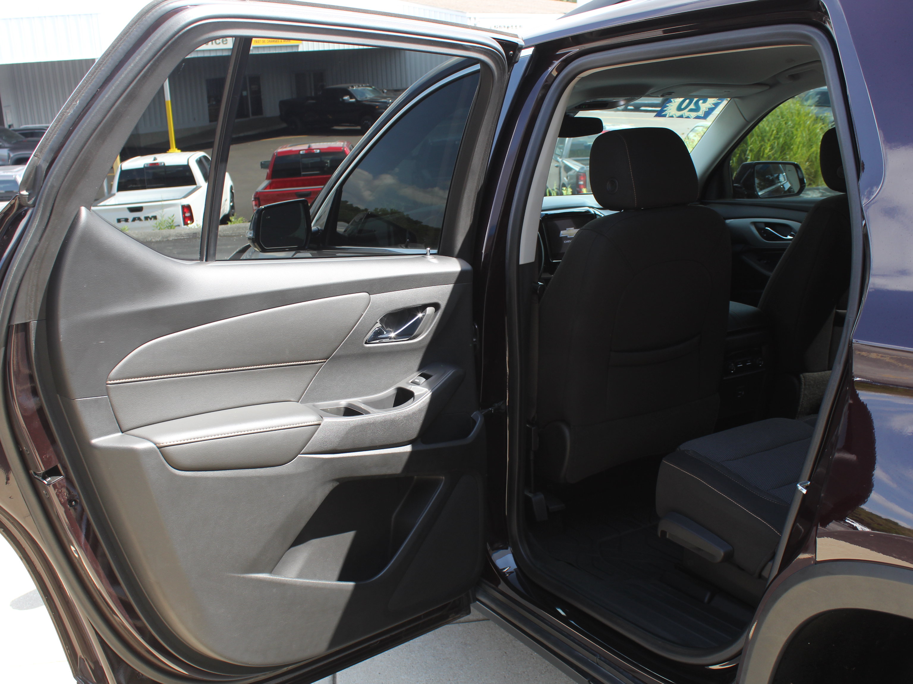 Used 2020 Chevrolet Traverse LT FWD image 21