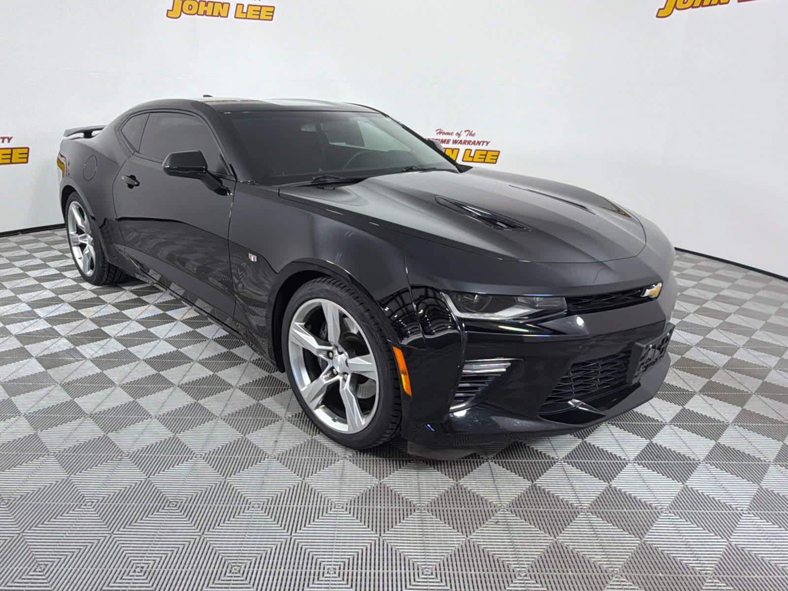Used 2018 Chevrolet Camaro SS RWD image 8