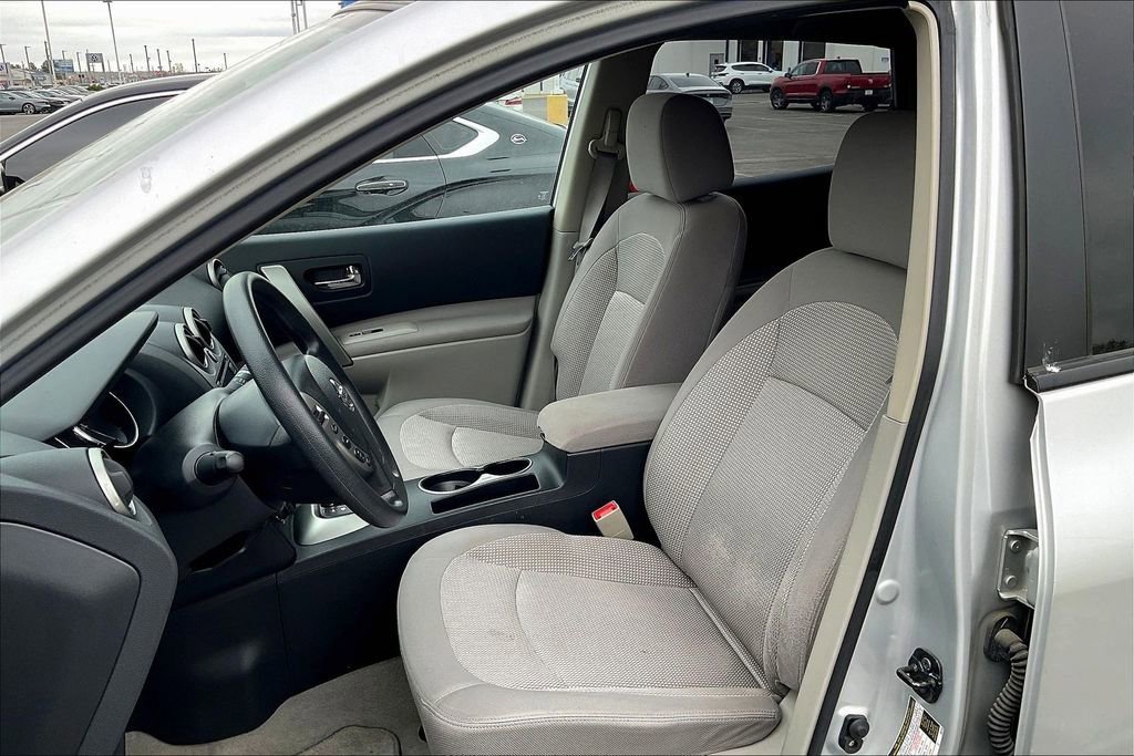 Used 2011 Nissan Rogue SV image 3