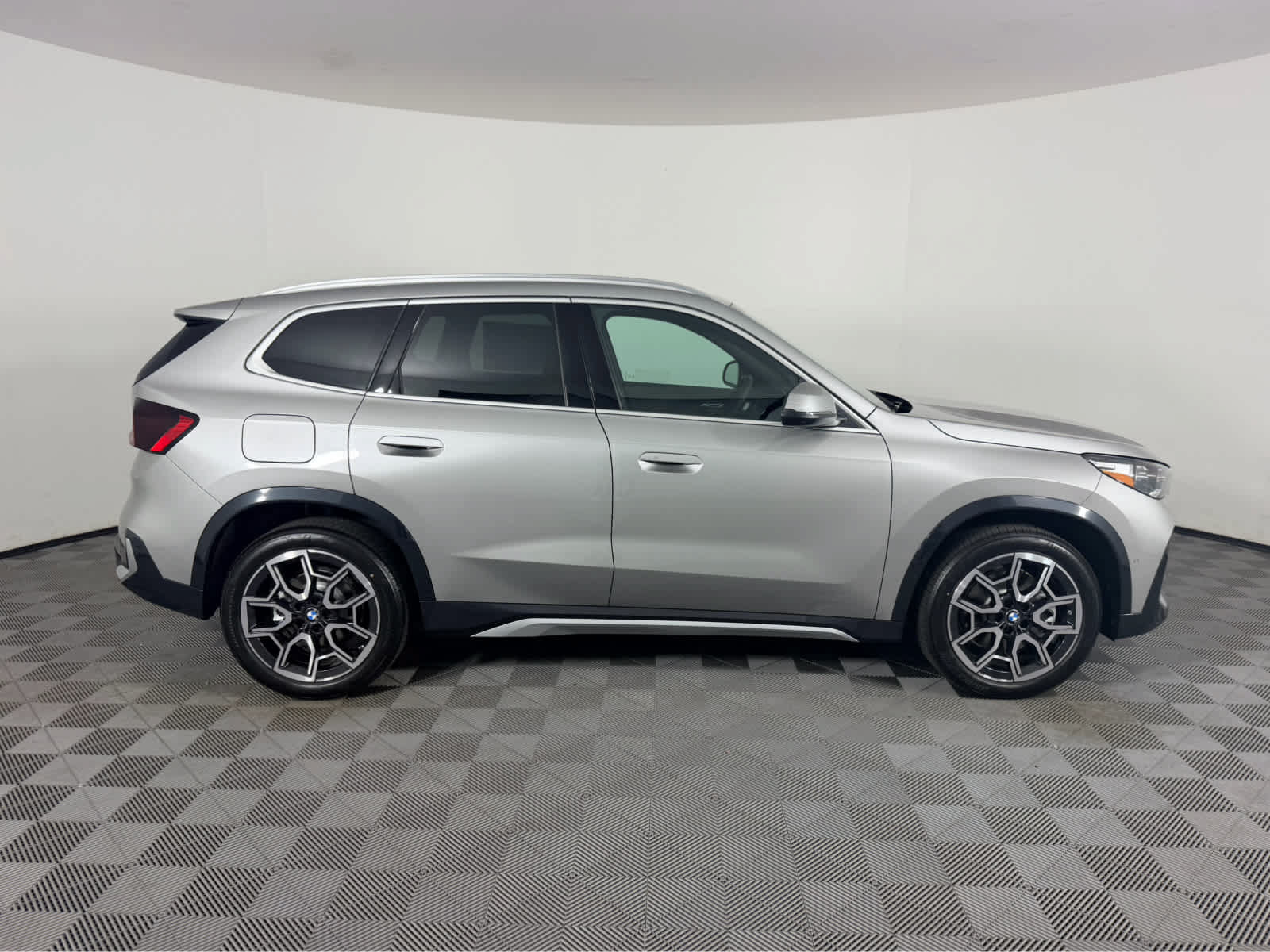 New 2027 BMW X1 xDrive28i AWD/4WD image 2