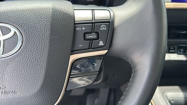 Used 2023 Toyota Crown Platinum image 11