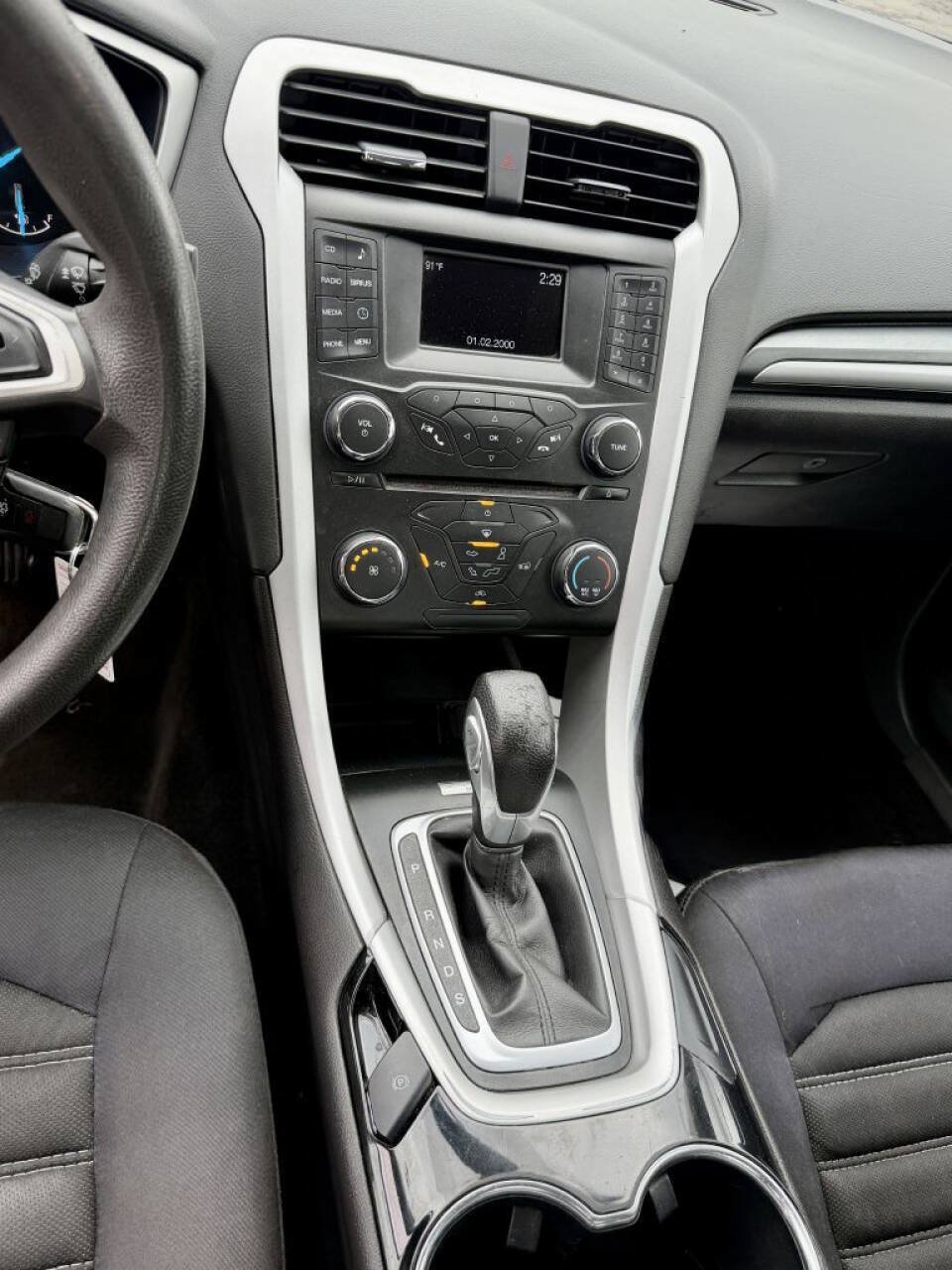 Used 2014 Ford Fusion SE FWD image 16