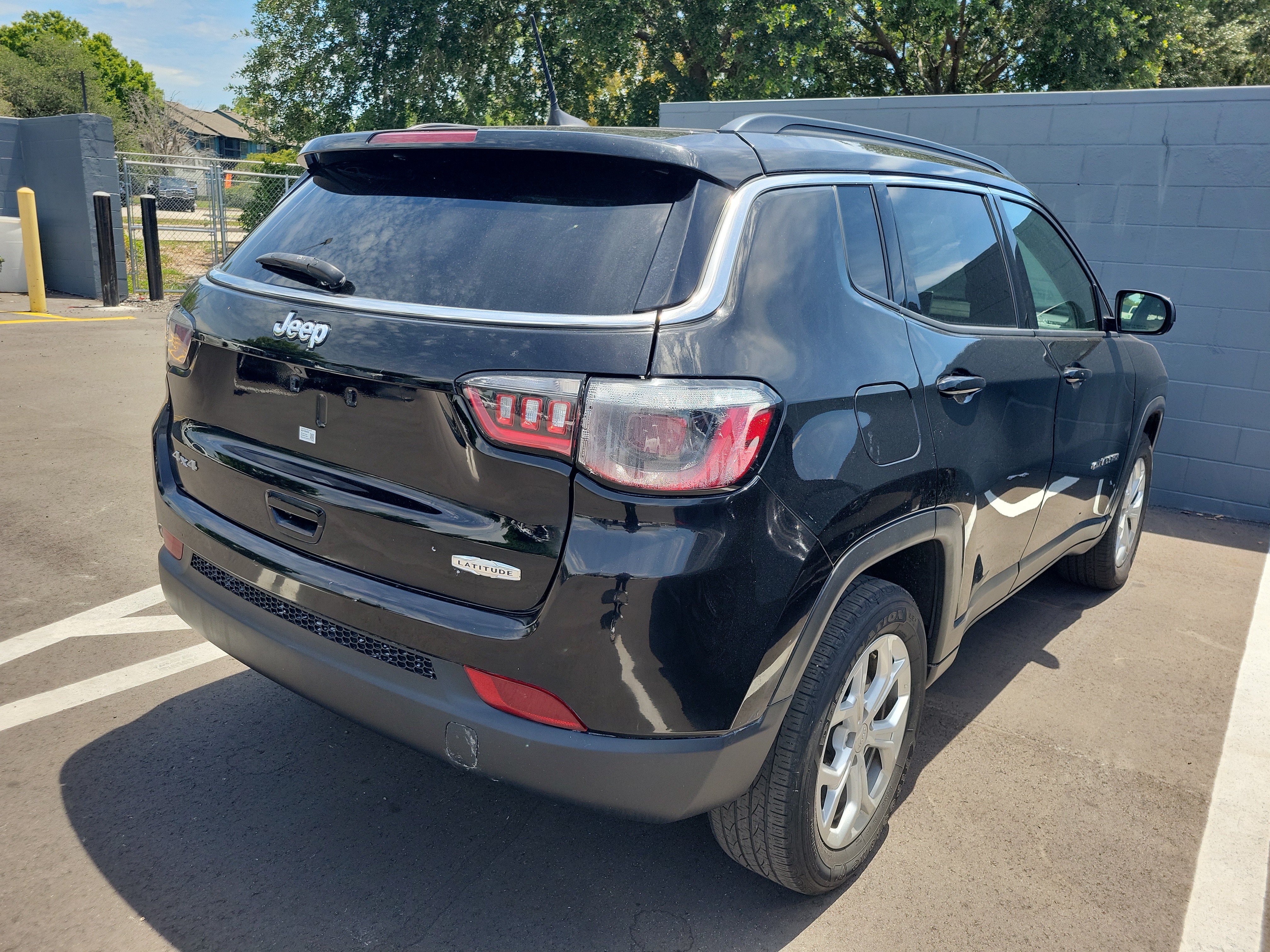 Used 2024 Jeep Compass Latitude AWD/4WD image 5
