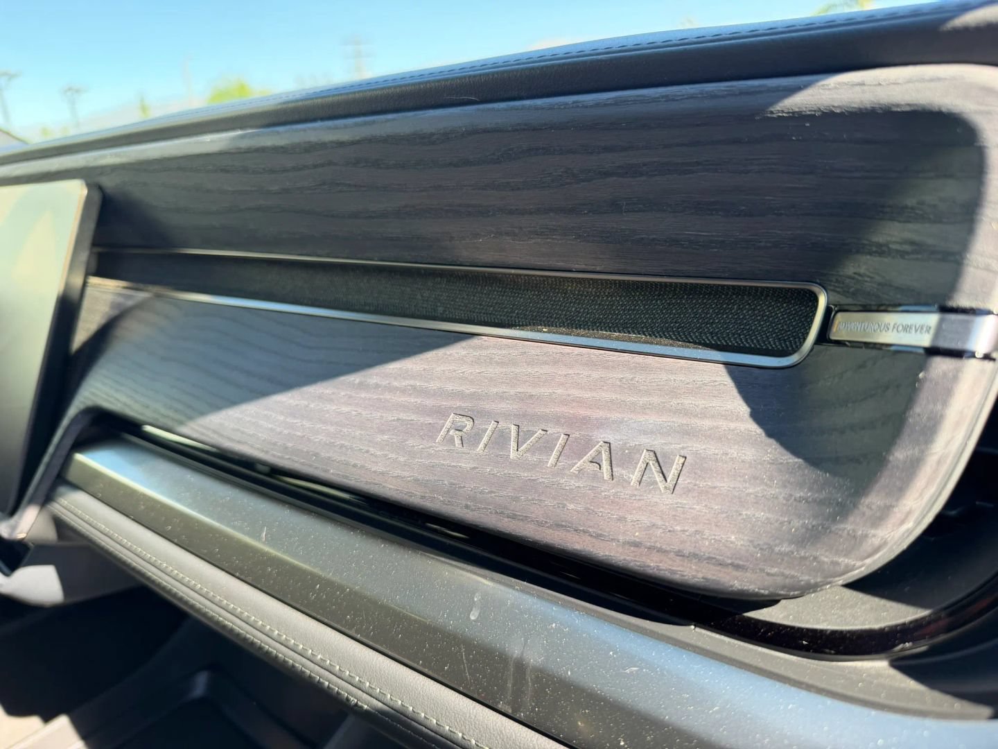 Used 2025 Rivian R1S Adventure Dual AWD/4WD image 45