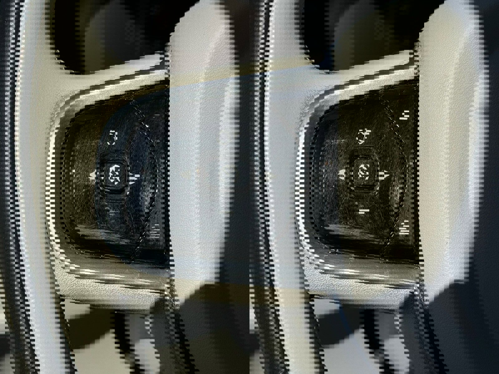 Used 2021 Volvo S60 T5 Momentum w/ Climate Package image 24