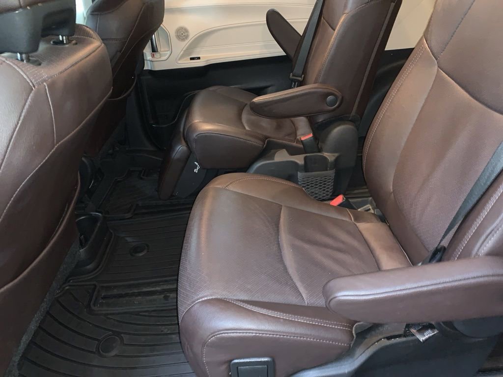 Used 2024 Toyota Sienna Platinum image 13
