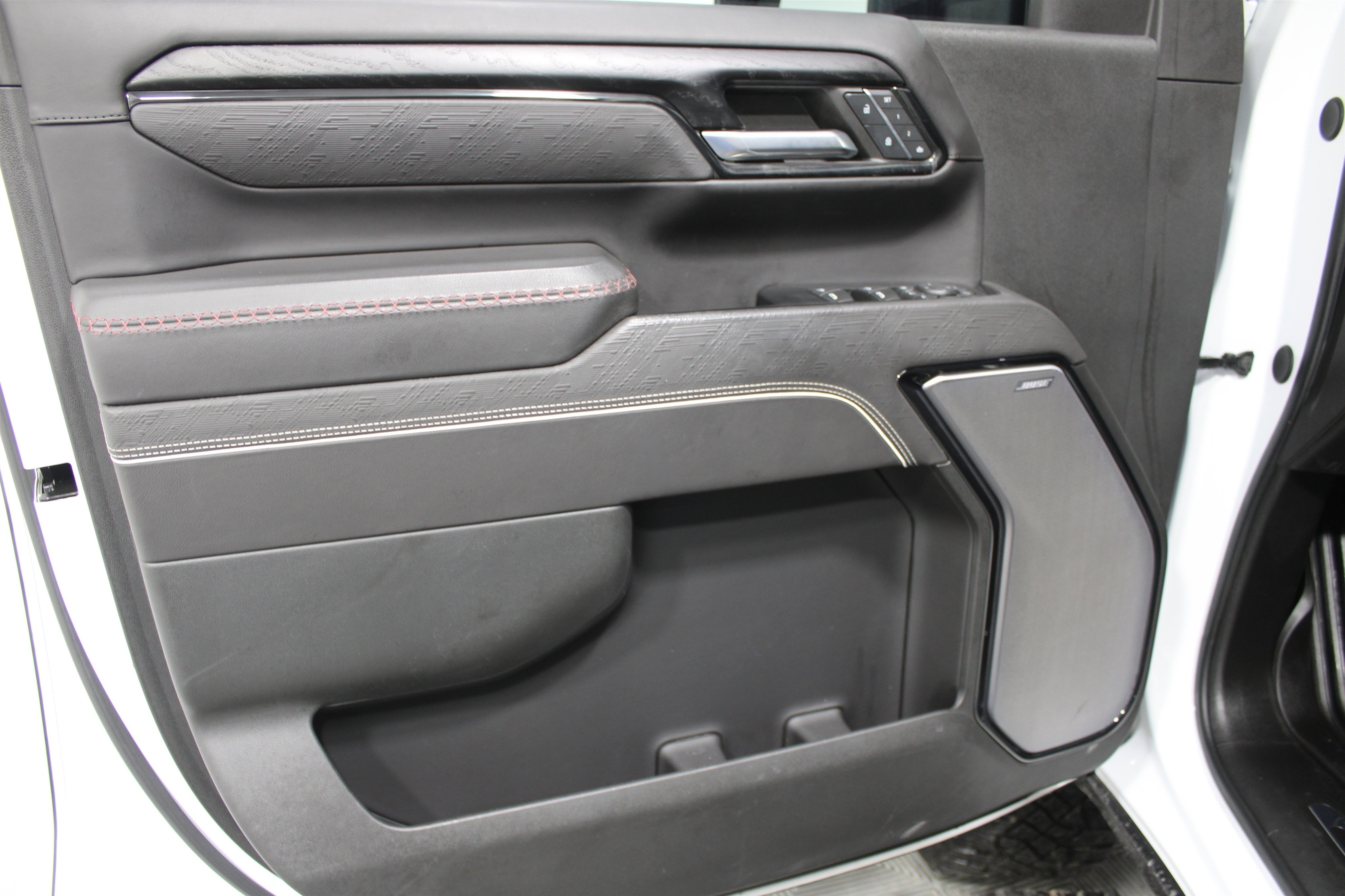 Used 2024 GMC Sierra 2500 AT4X AWD/4WD image 6