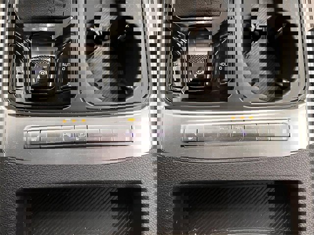 Used 2025 Kia Carnival EX image 29