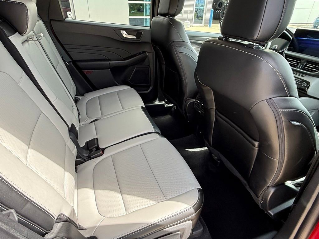 Used 2024 Ford Escape Platinum AWD/4WD image 18