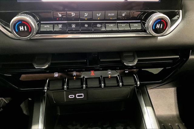 Used 2024 GMC Canyon Elevation w/ Convenience Package image 17