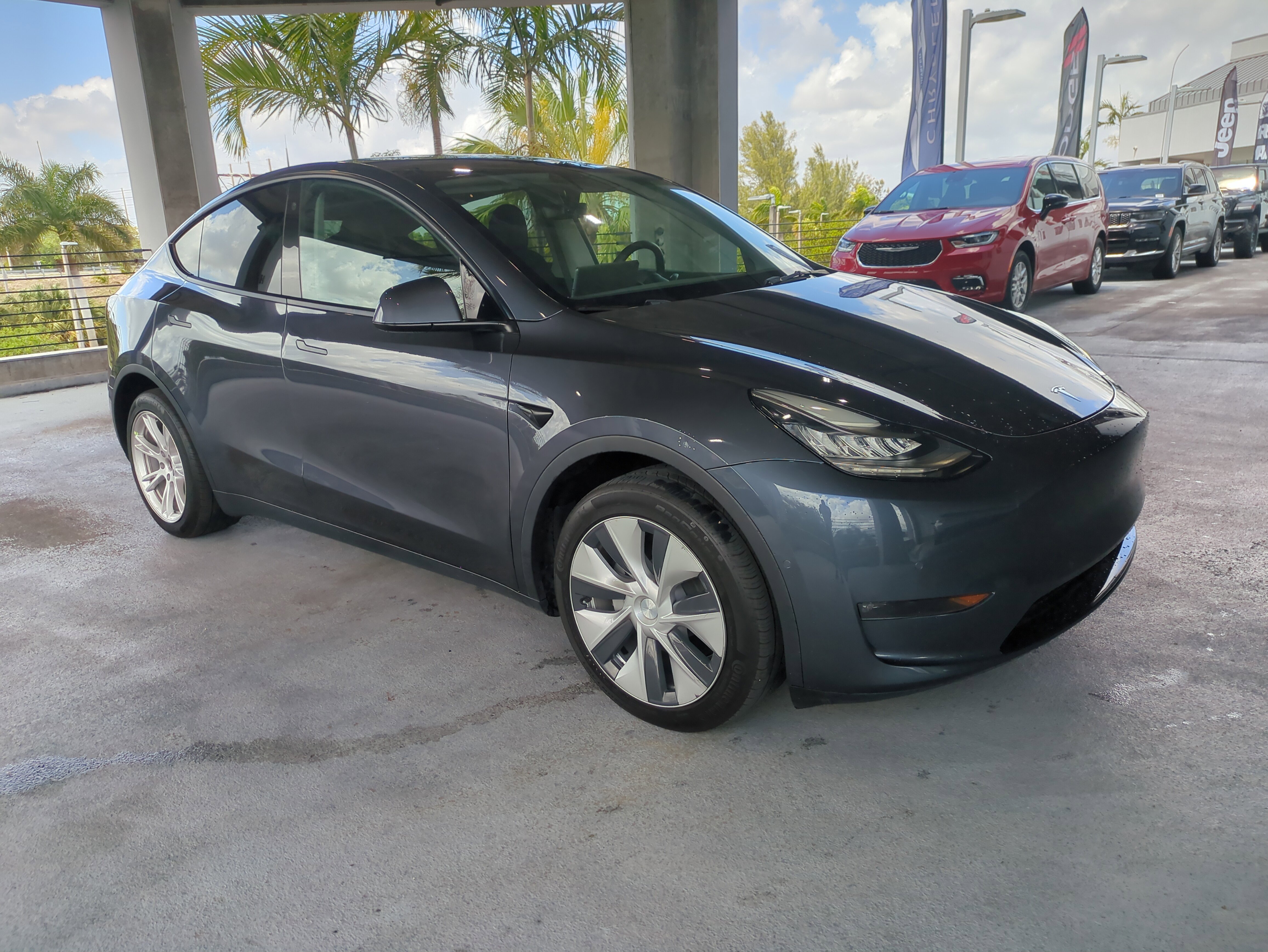 Used 2022 Tesla Model Y Long Range image 2