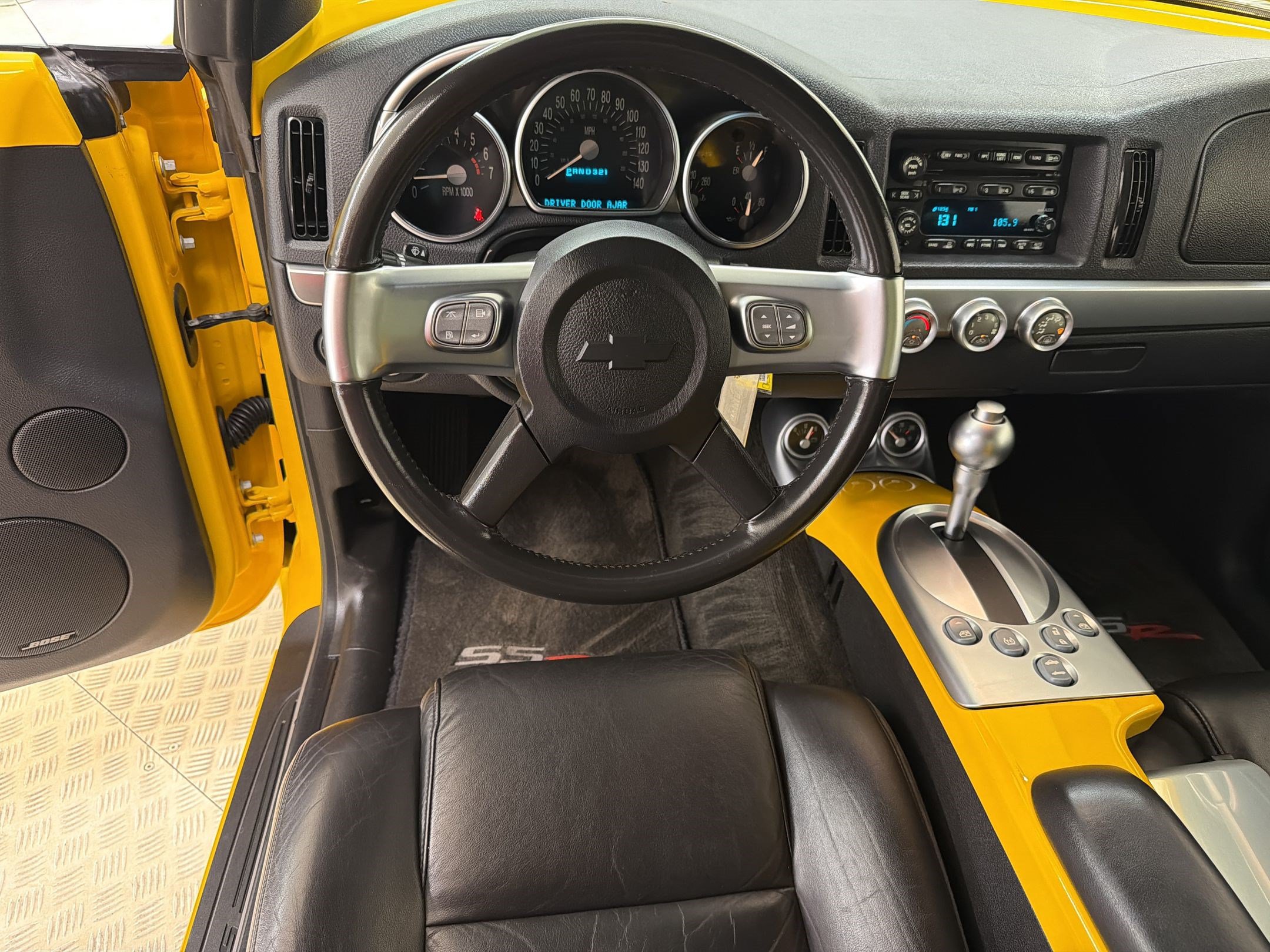 Used 2004 Chevrolet SSR w/ Preferred Equipment Group RWD image 24