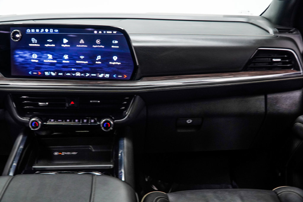 Used 2025 Chevrolet Tahoe Premier AWD/4WD image 23