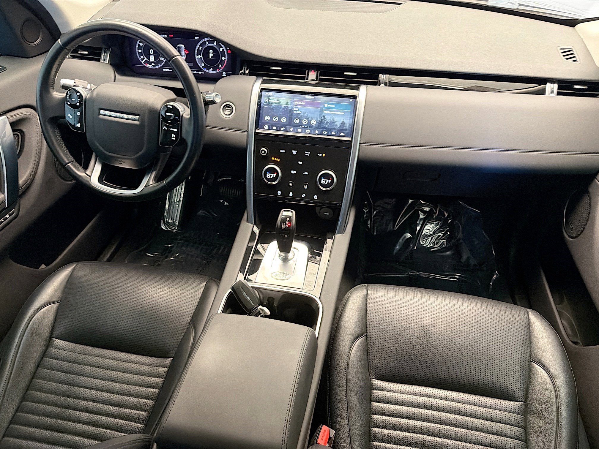 Used 2020 Land Rover Discovery Sport SE image 12