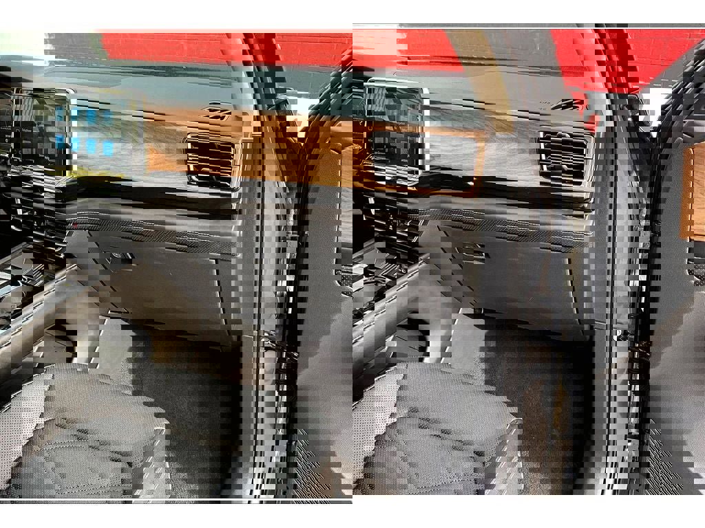 Used 2025 Volkswagen Atlas SE image 17