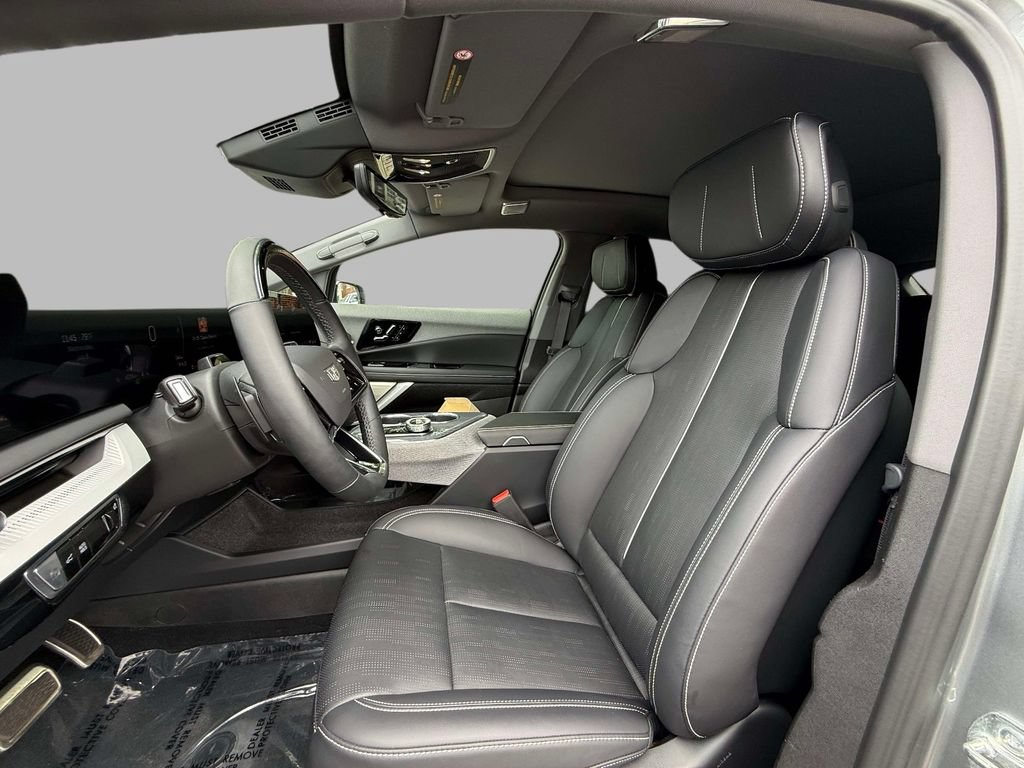 Used 2025 Cadillac Optiq Sport 2 w/ LPO, Floor Liner Package AWD/4WD image 2