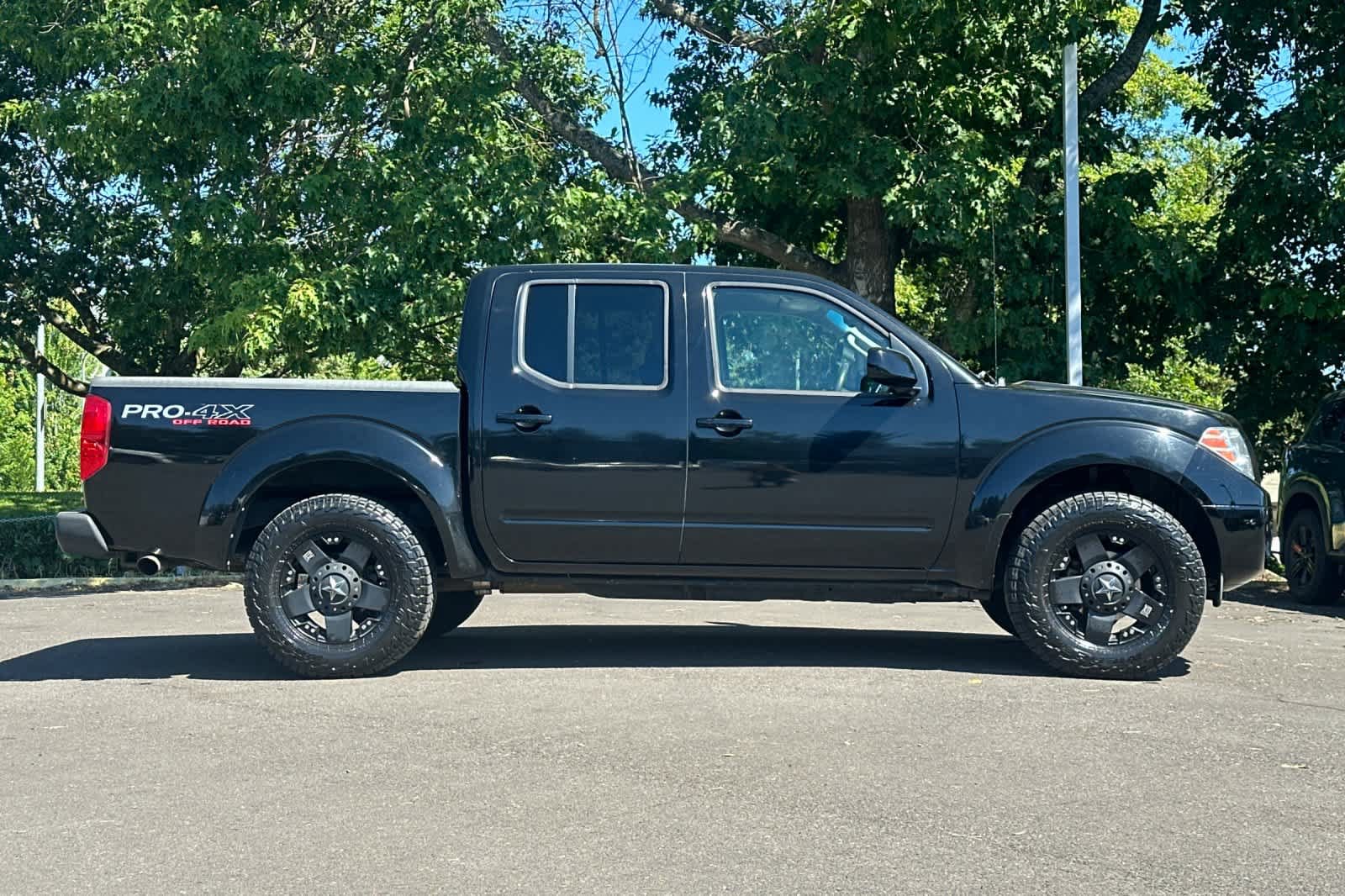 Used 2012 Nissan Frontier PRO-4X AWD/4WD image 8
