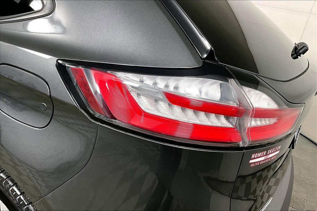 Used 2020 Ford Edge SE image 28
