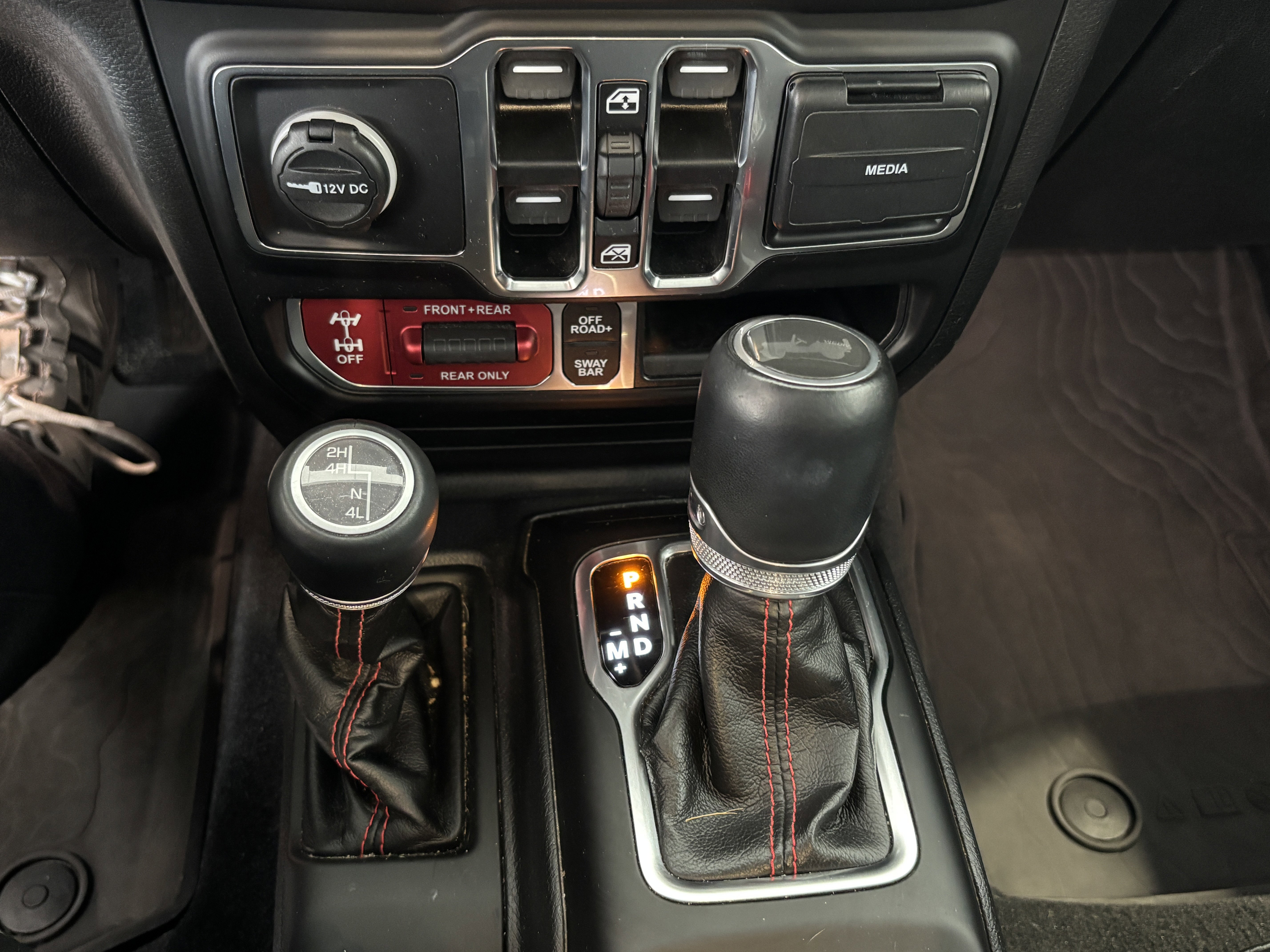 Used 2023 Jeep Wrangler Unlimited Rubicon w/ Cold Weather Group image 16