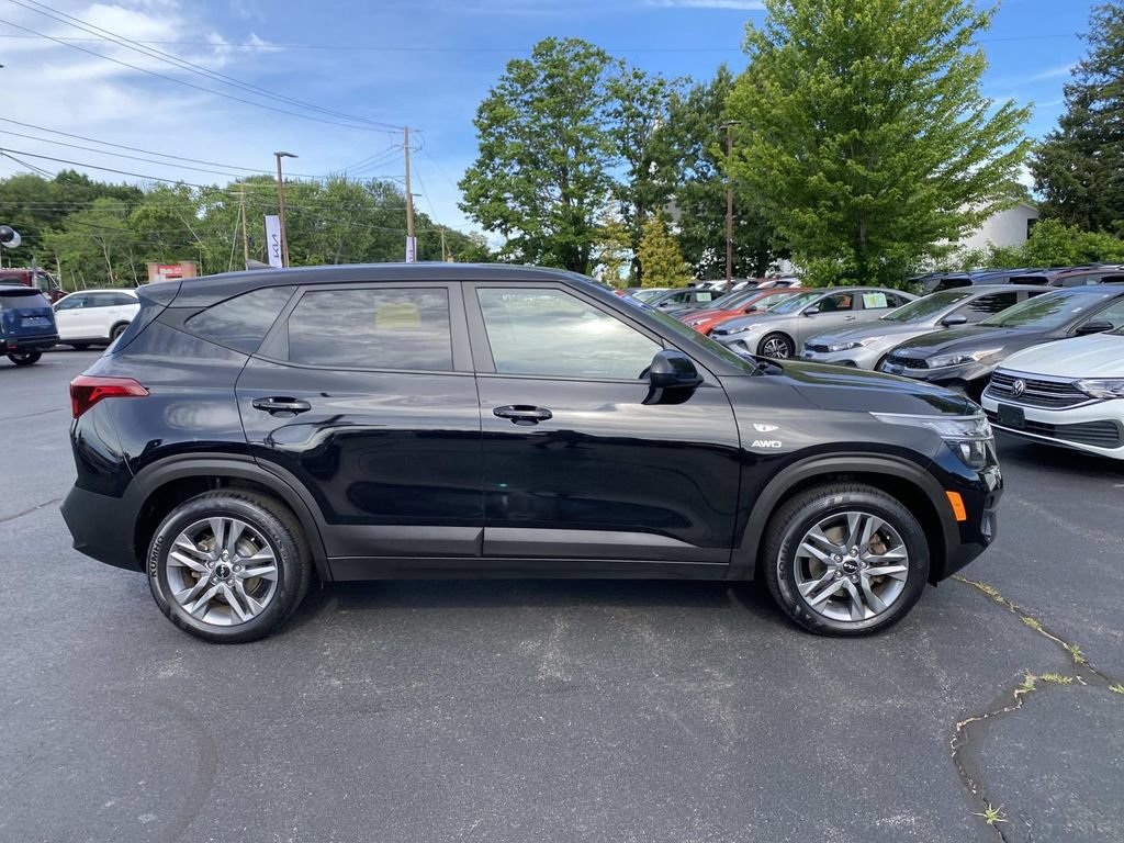 Used 2022 Kia Seltos LX AWD/4WD image 7