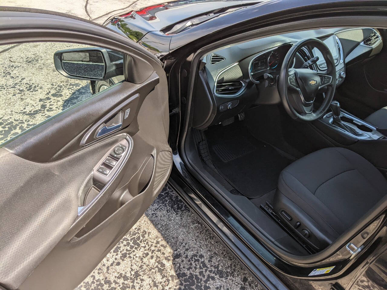 Used 2016 Chevrolet Malibu LT FWD image 9