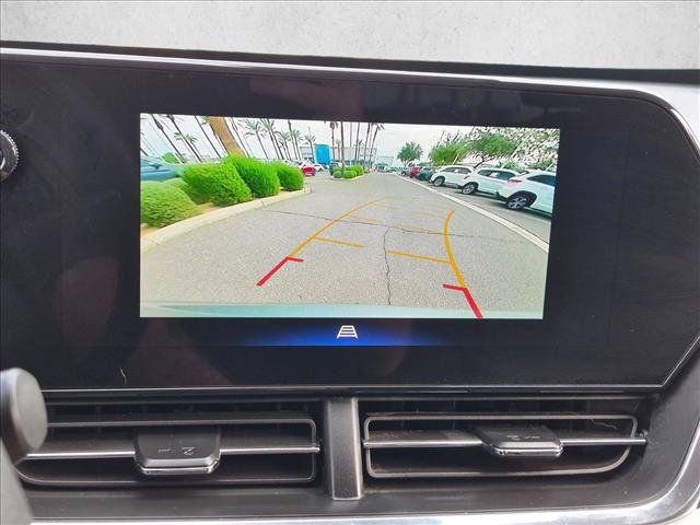 Used 2025 Chevrolet Trax LT FWD image 18