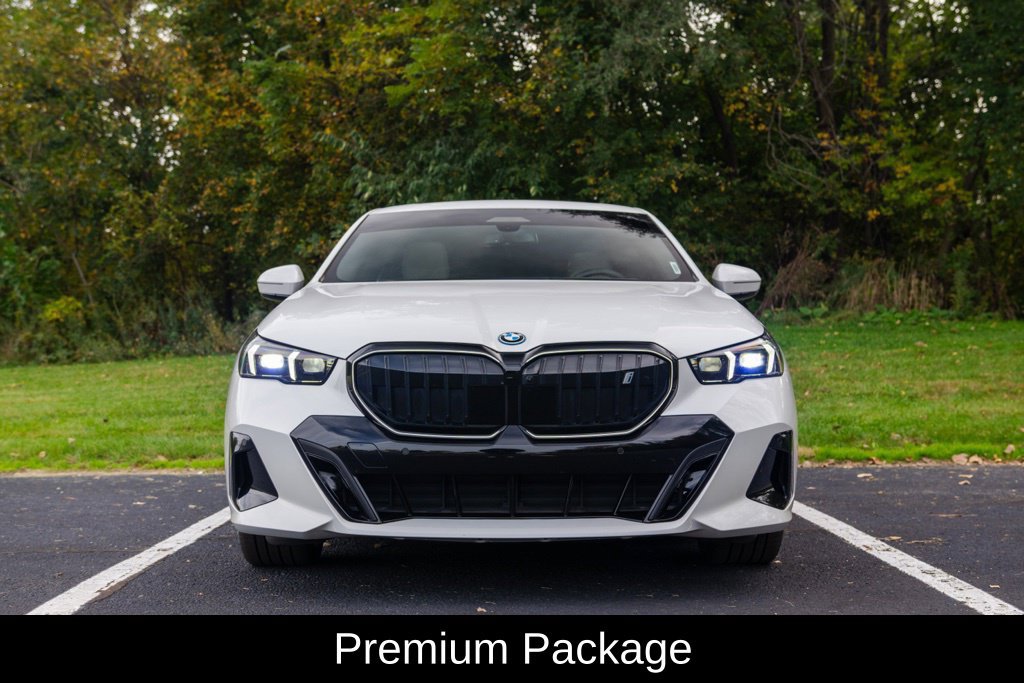 Used 2025 BMW i5 xDrive40 w/ M Sport Package AWD/4WD image 2