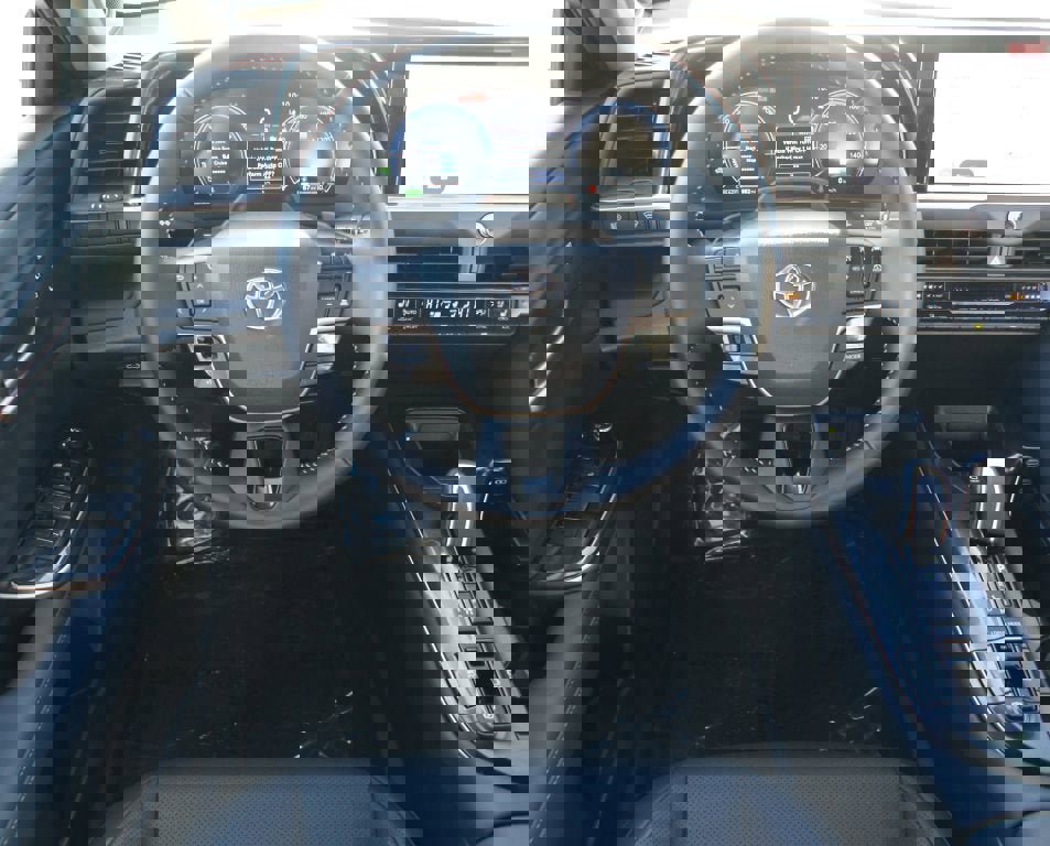 Used 2025 Toyota Crown Platinum image 5