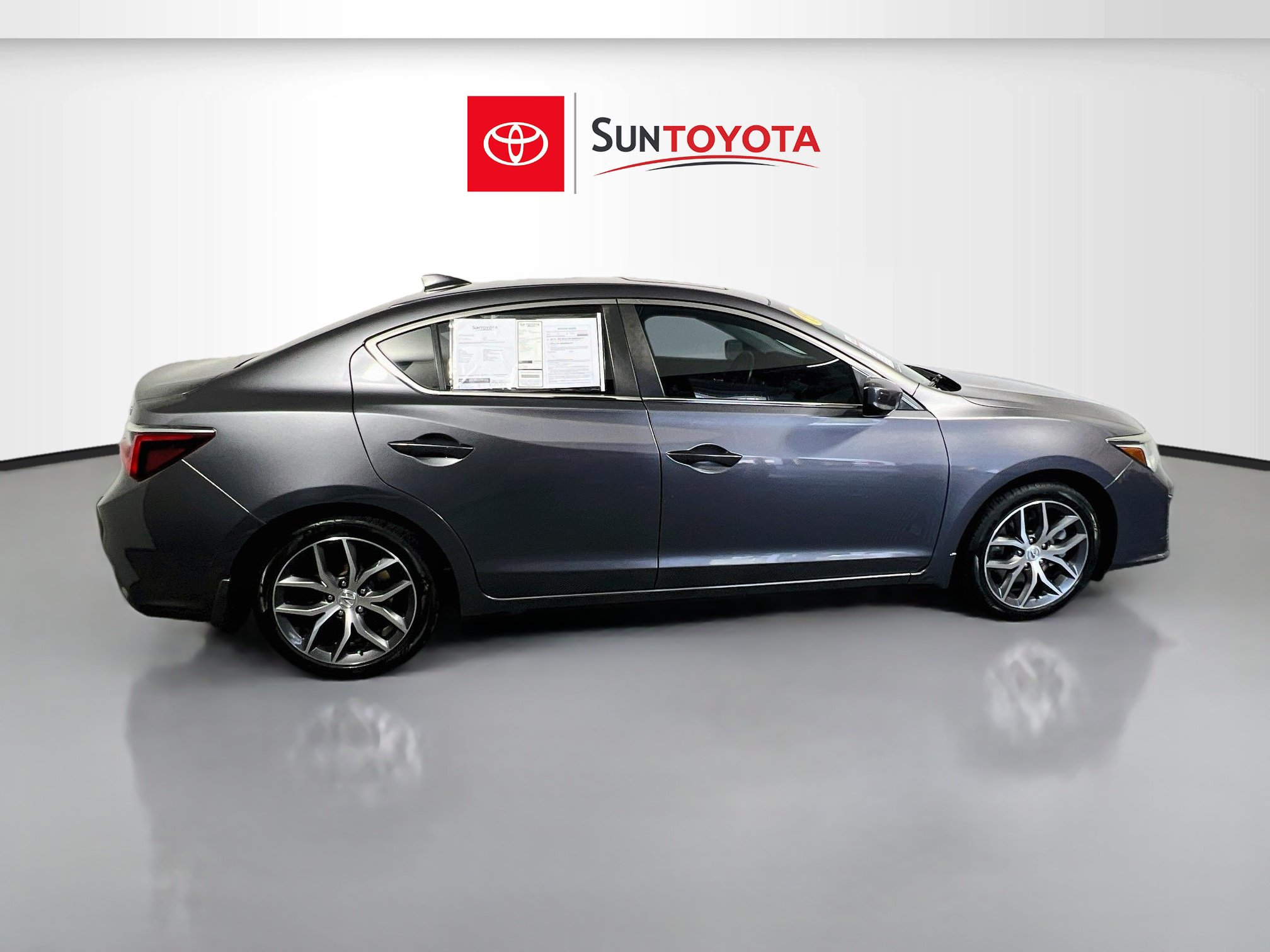 Used 2019 Acura ILX w/ Premium Package FWD image 2
