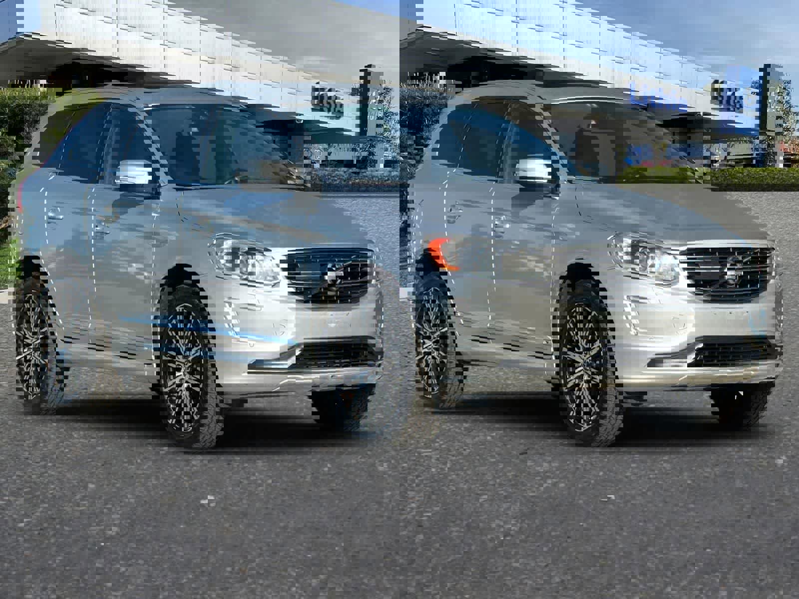 Used 2015 Volvo XC60 T6 Platinum image 10