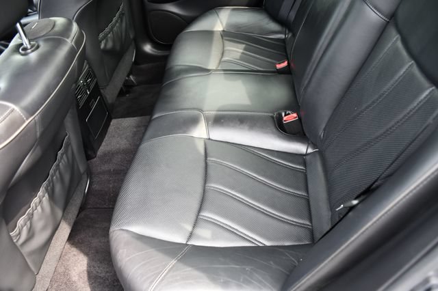 Used 2015 INFINITI Q70 3.7 w/ Deluxe Touring Package AWD/4WD image 19