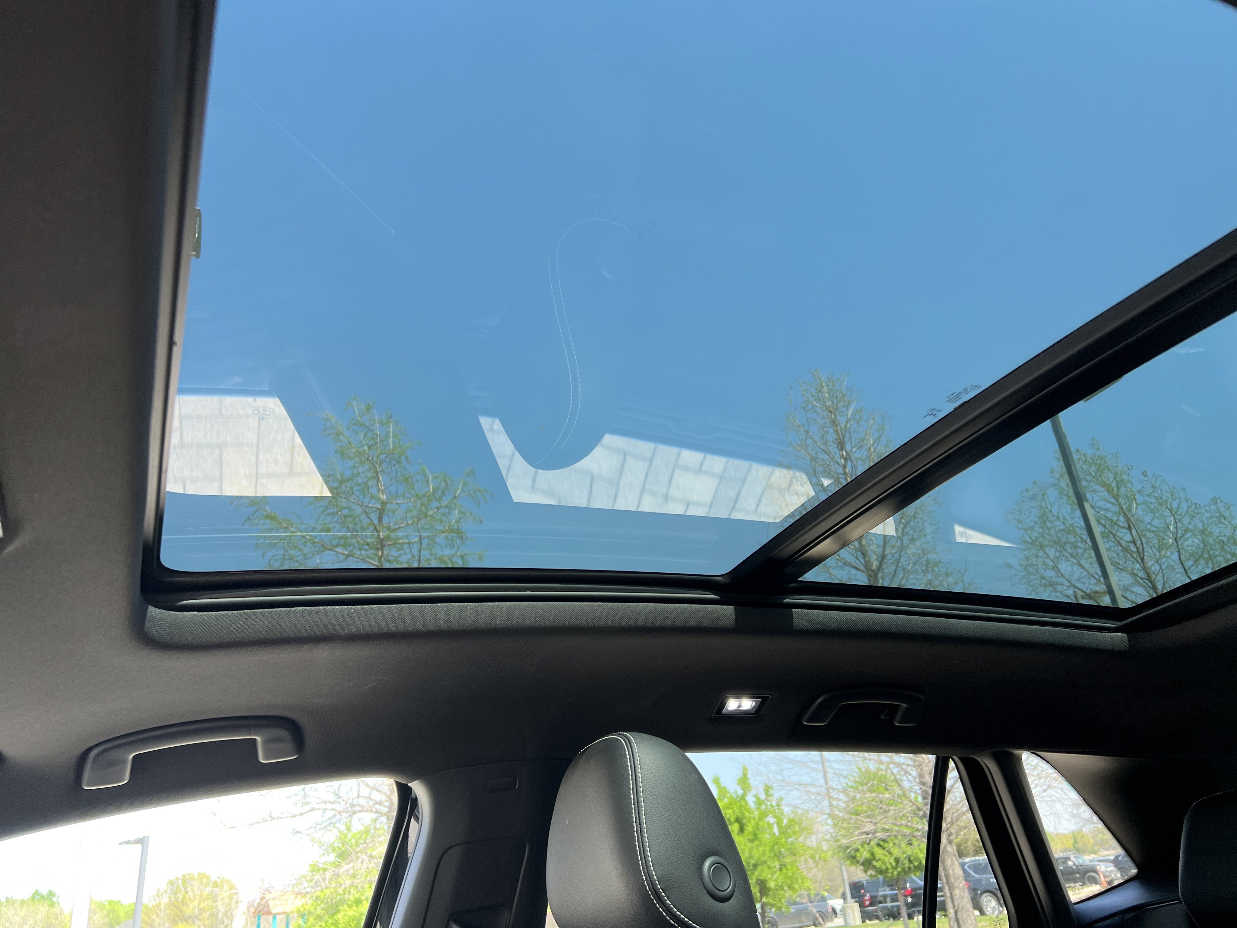 Certified 2025 Volkswagen Atlas Cross Sport SE w/ Panoramic Sunroof Package FWD image 26