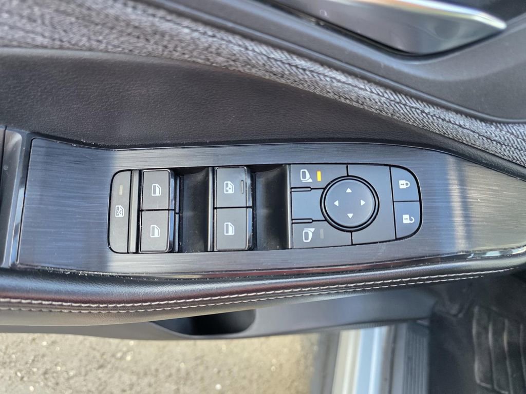 Used 2023 Nissan Rogue SV image 12