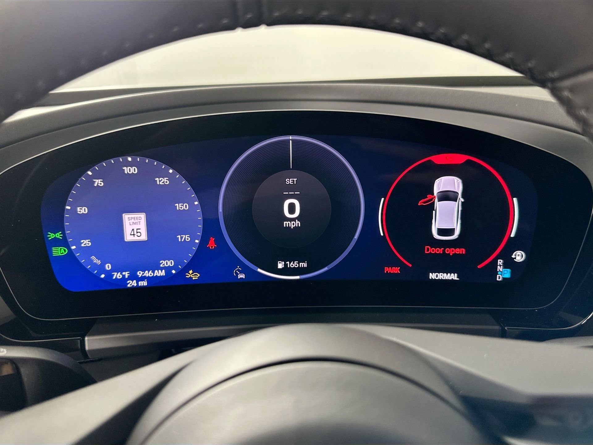 Certified 2025 Porsche Macan 4 Electric image 26