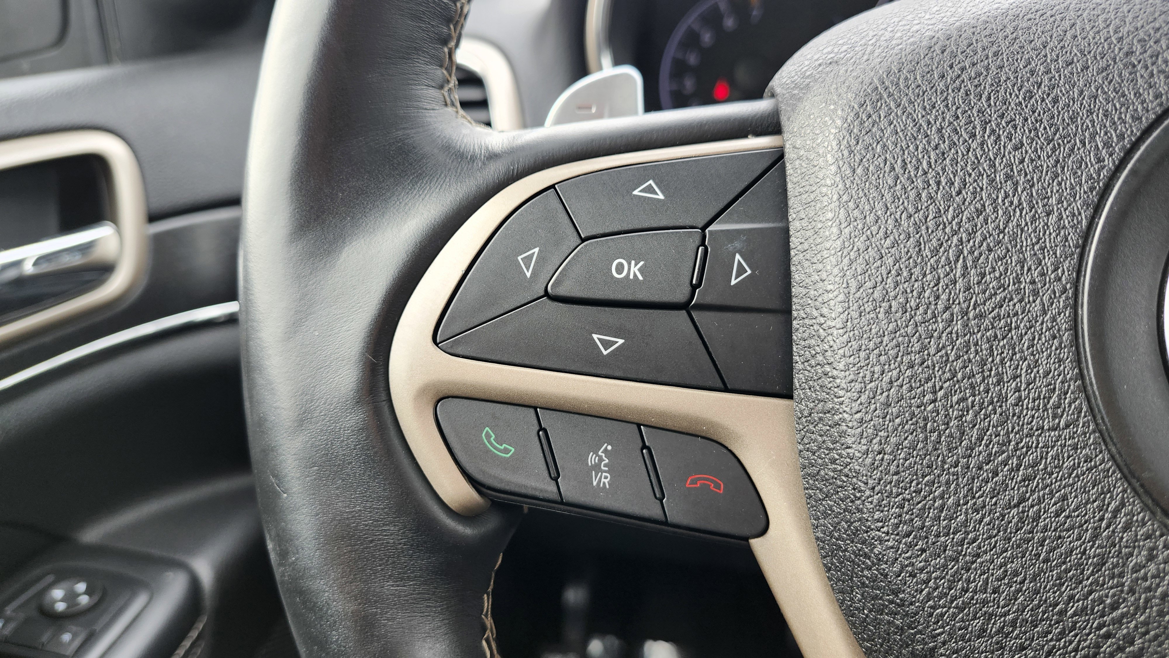 Used 2016 Jeep Grand Cherokee Limited image 38