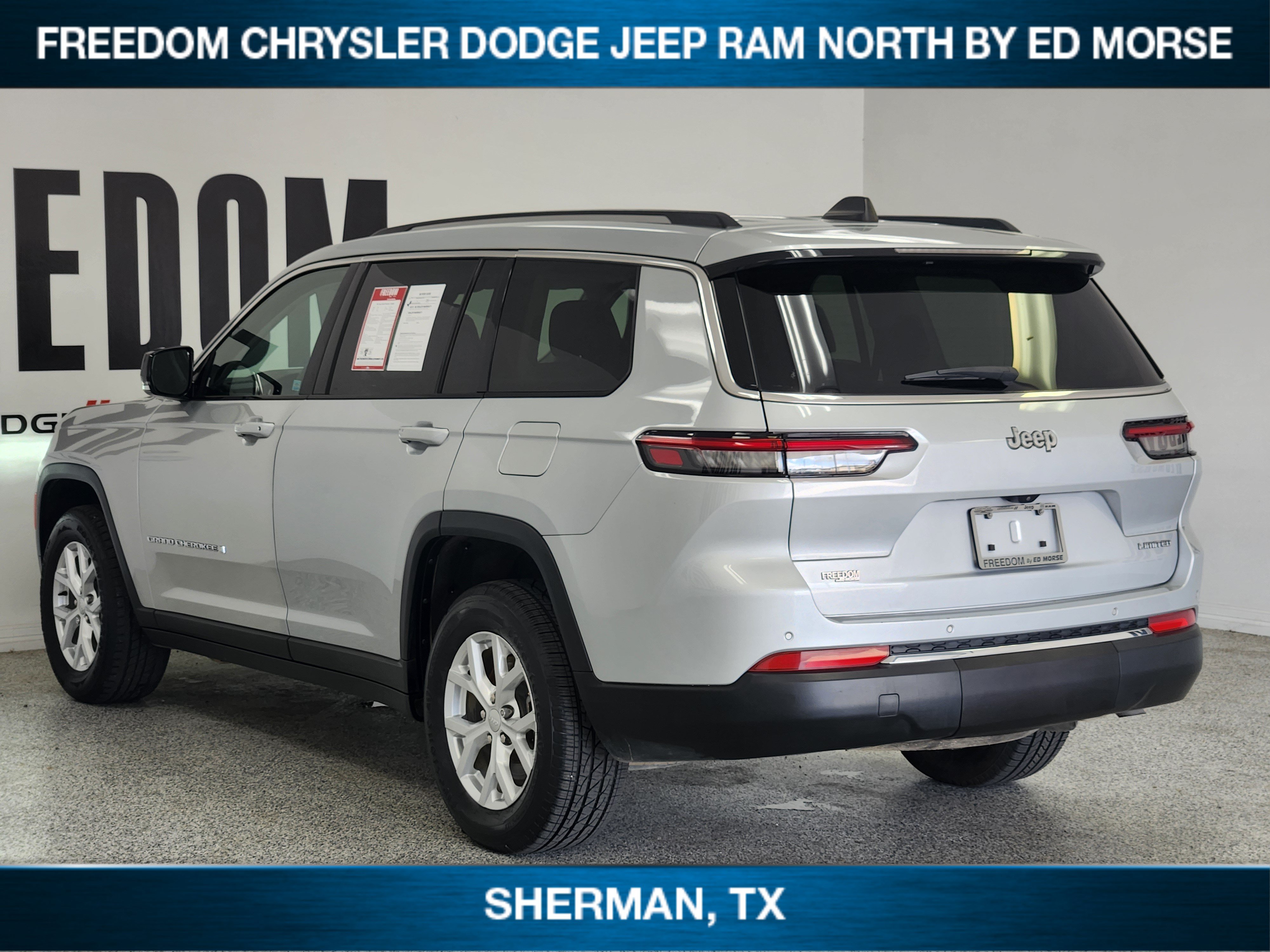 Used 2023 Jeep Grand Cherokee L Limited RWD image 3