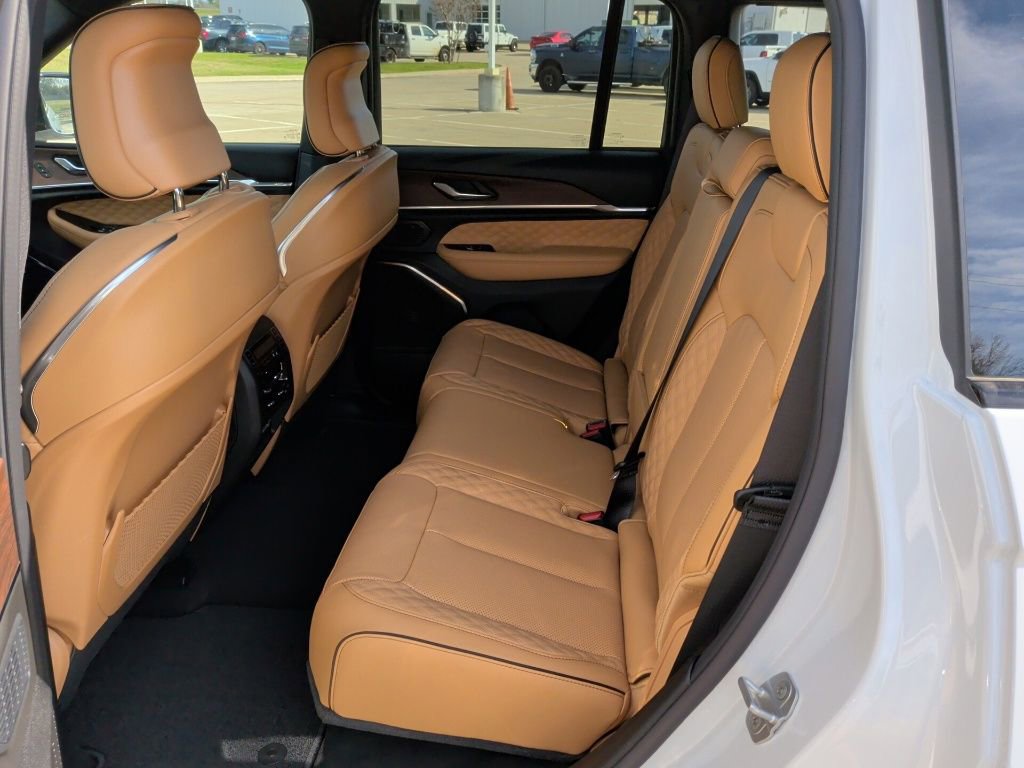 New 2025 Jeep Grand Cherokee Summit image 46